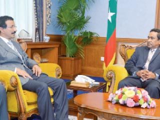 رئيس المالديف يستقبل رئيس مجلس إدارة موانئ دبي